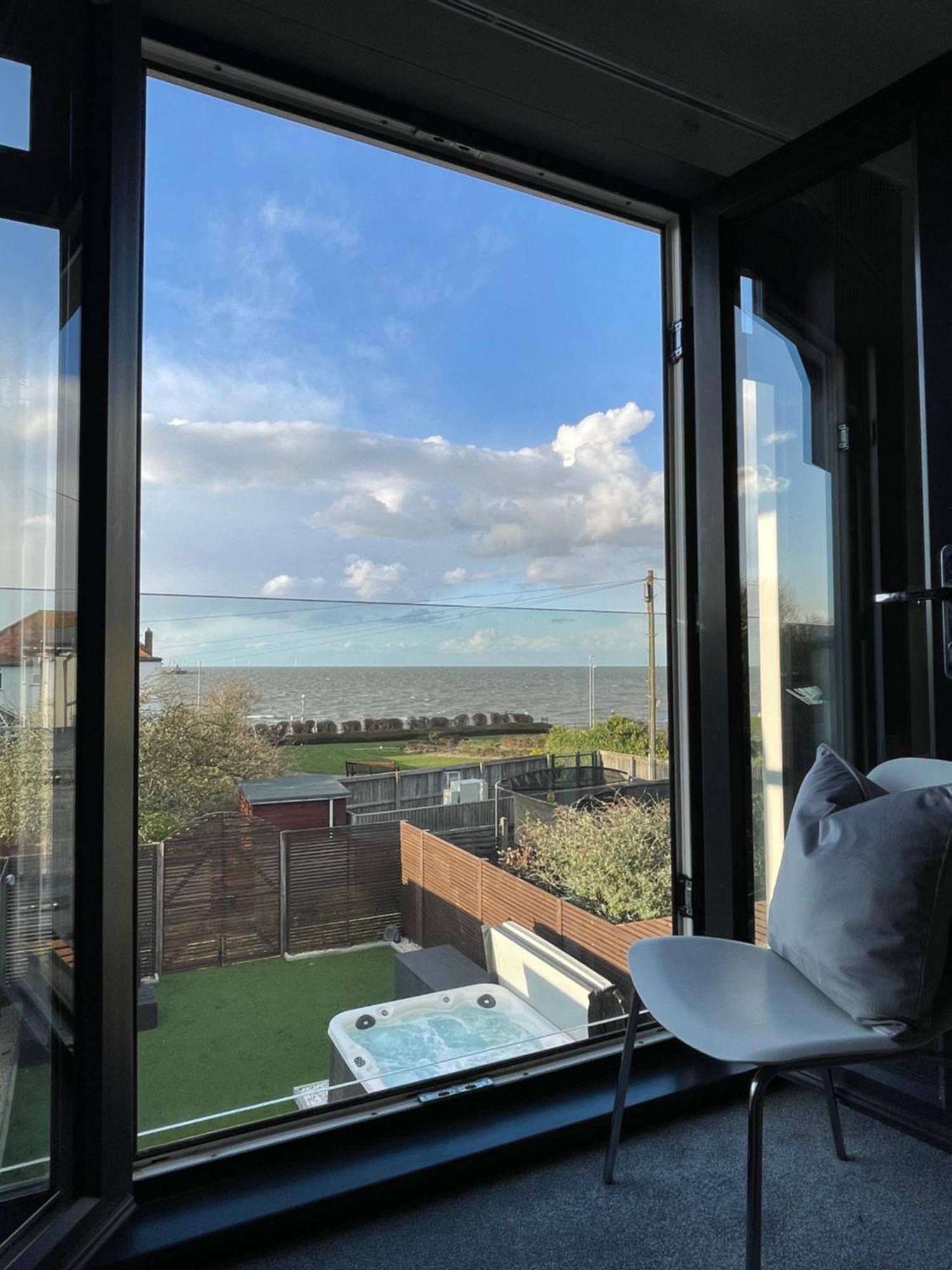 Broadway Beach Home With Hot Tub Херн-Бей Экстерьер фото