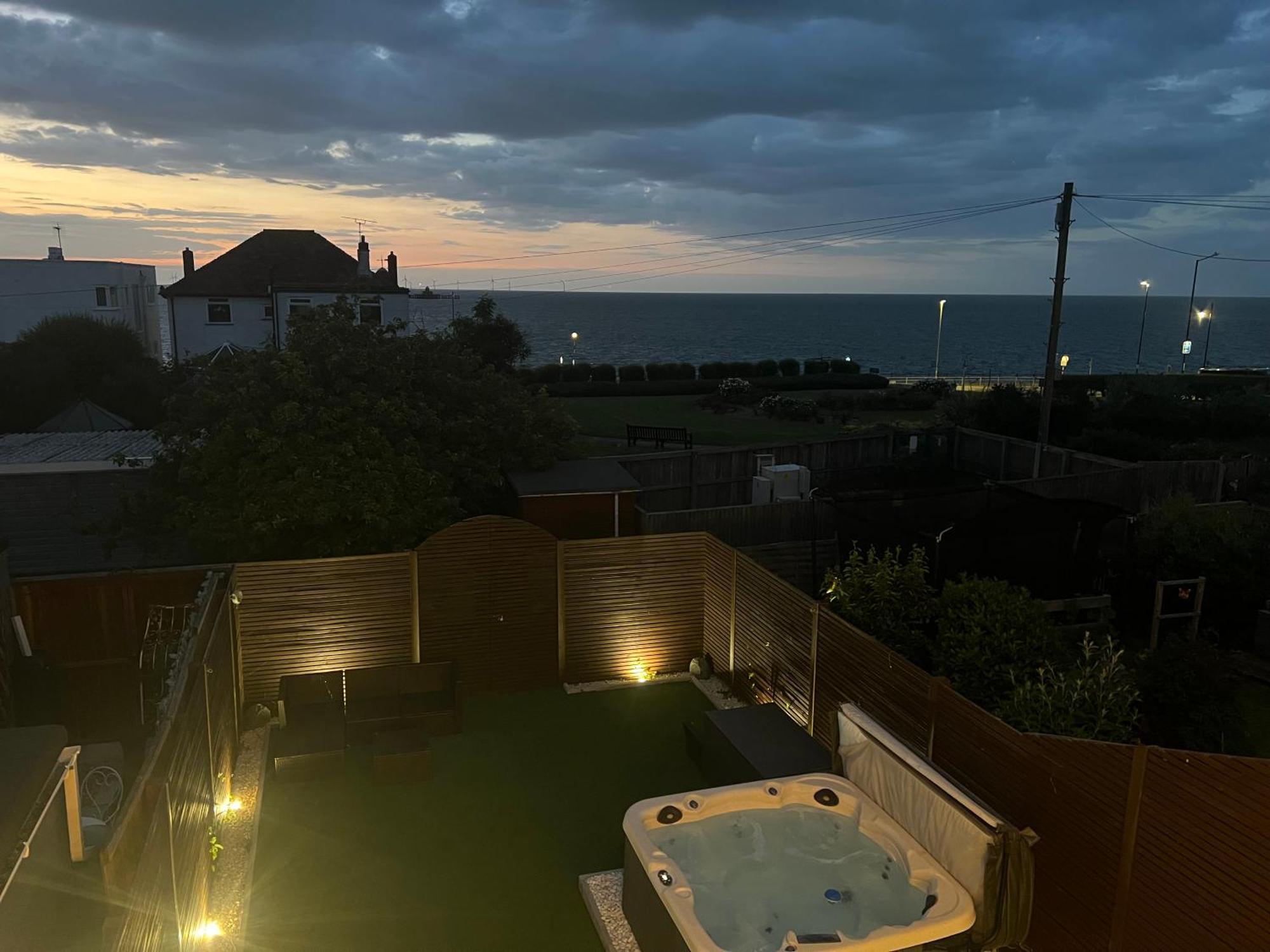 Broadway Beach Home With Hot Tub Херн-Бей Экстерьер фото